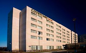 Courtyard By Marriott Montreal Airport Hotel Dorval Exterior photo