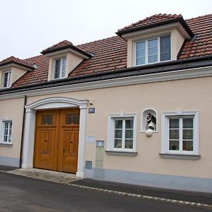 Privatzimmer Familie Schwarz Bécs Exterior photo