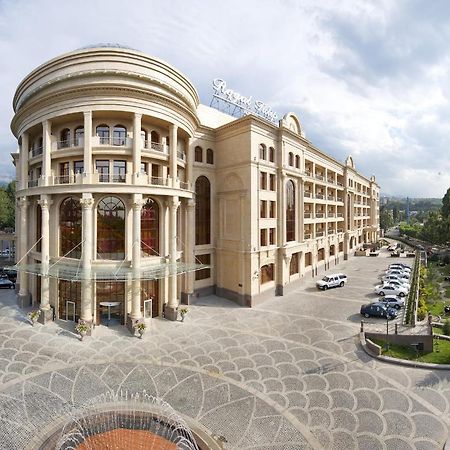 Royal Tulip Almaty Hotel Kültér fotó