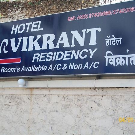 Hotel Vikrant Residency Púna Szoba fotó