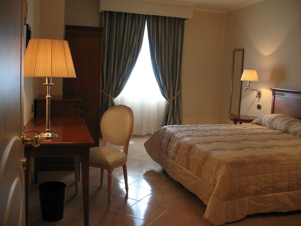 Hotel San Giorgio Crotone Kültér fotó