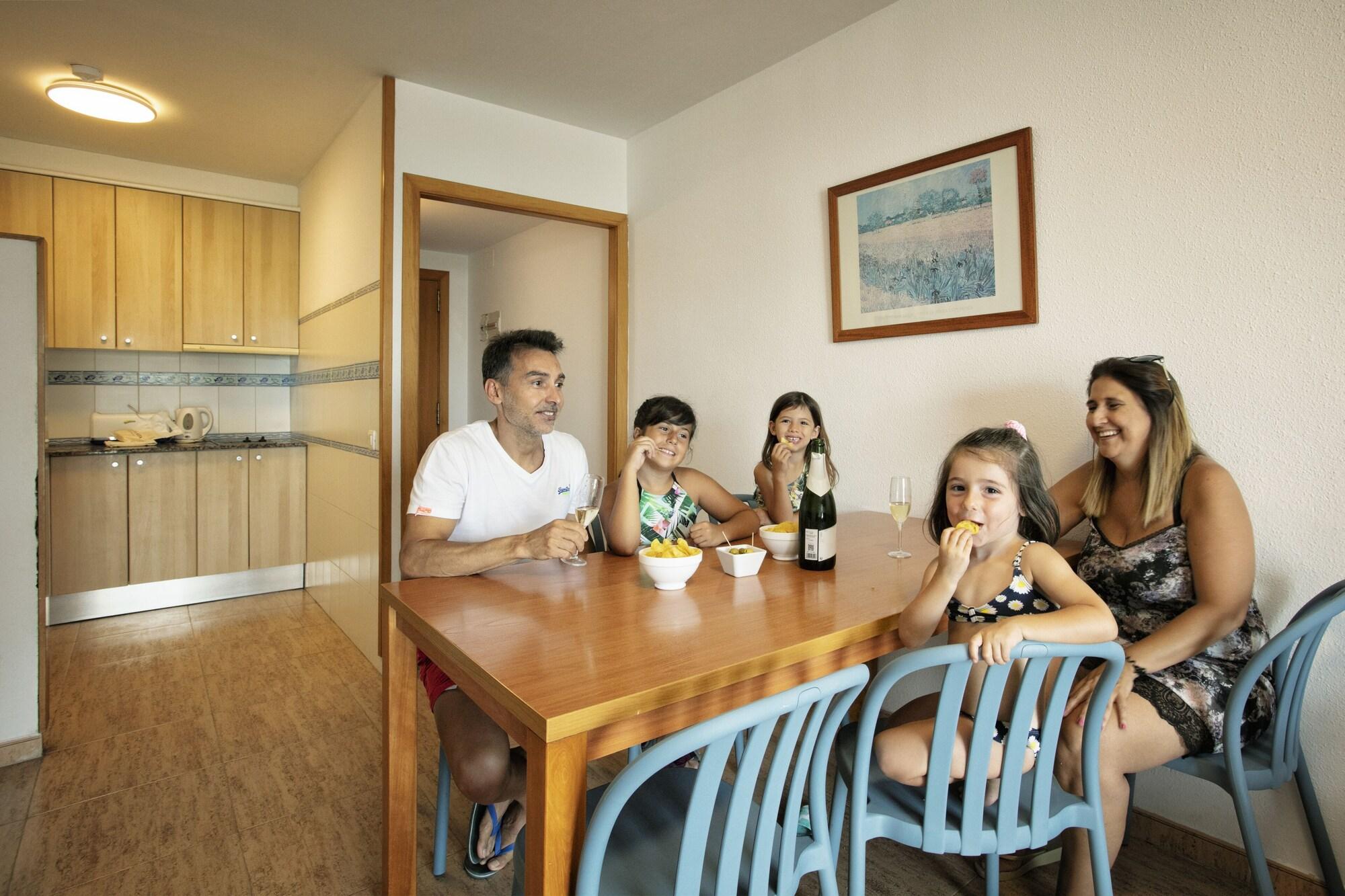 Pins Platja Apartments Cambrils Kültér fotó