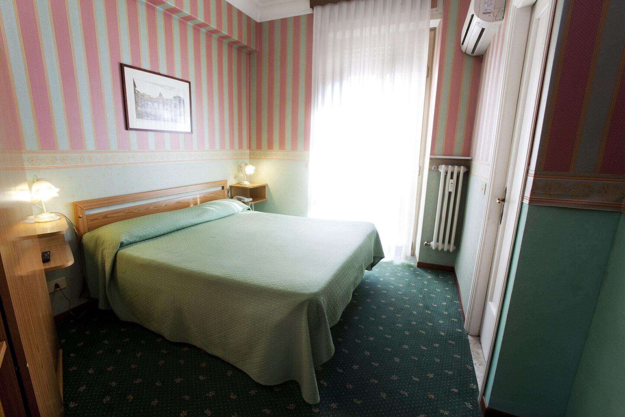 Hotel Adriatic Róma Kültér fotó