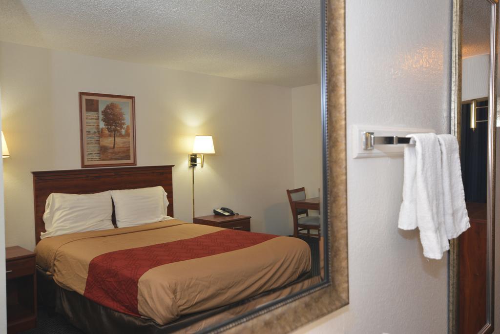 Econo Inn And Suites Oklahoma City Szoba fotó