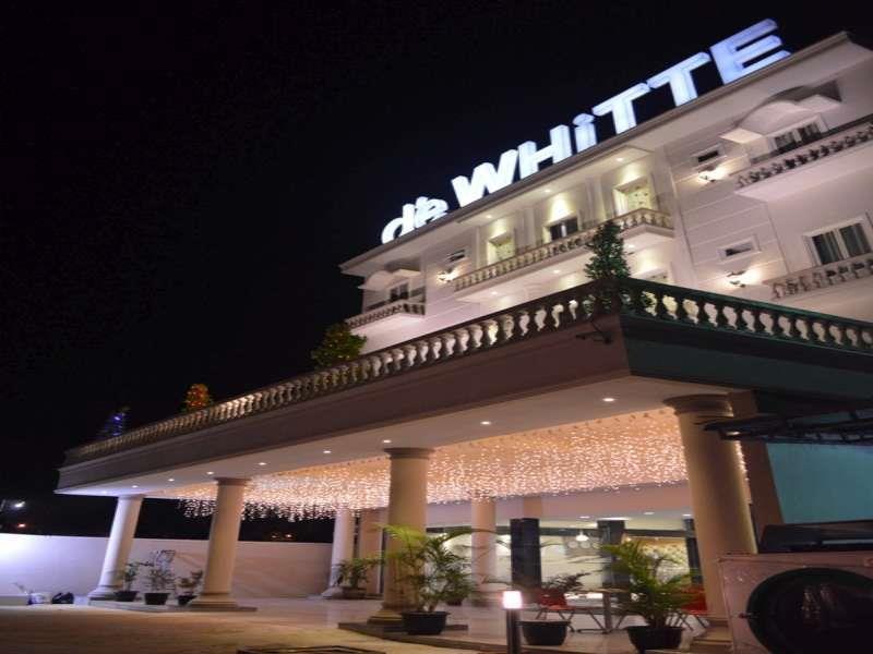 D Ewhitte Hotel Pekanbaru Kültér fotó