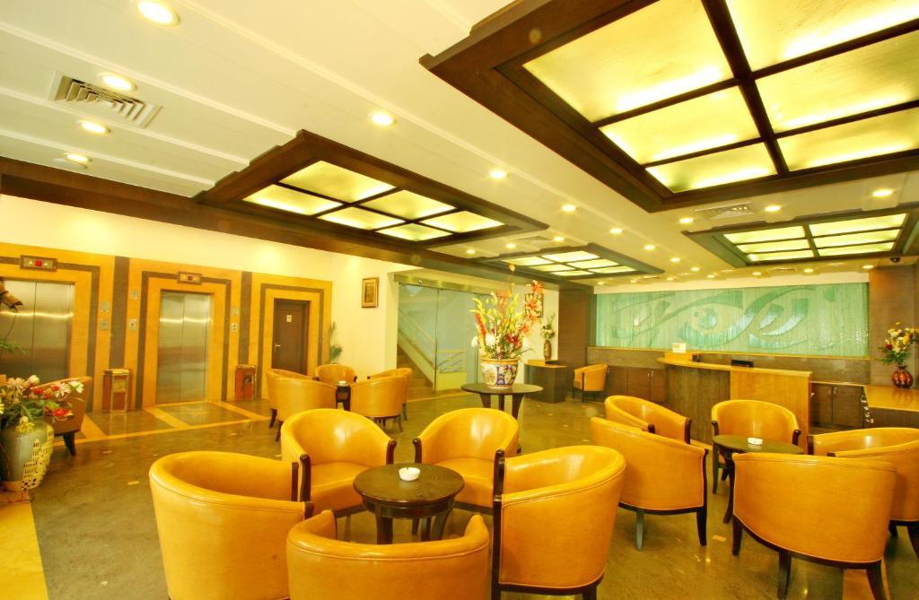 Ambience Executive Hotel Pimpri-Chinchwad Beltér fotó