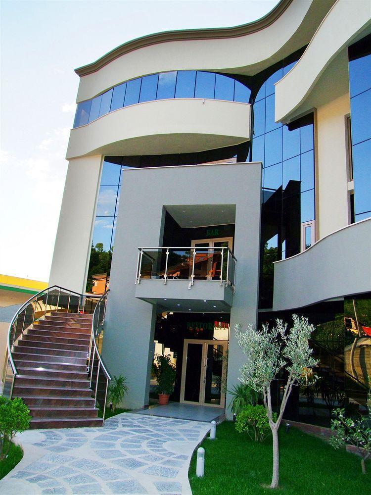 Green House Hotel & Restaurant Tirana Kültér fotó