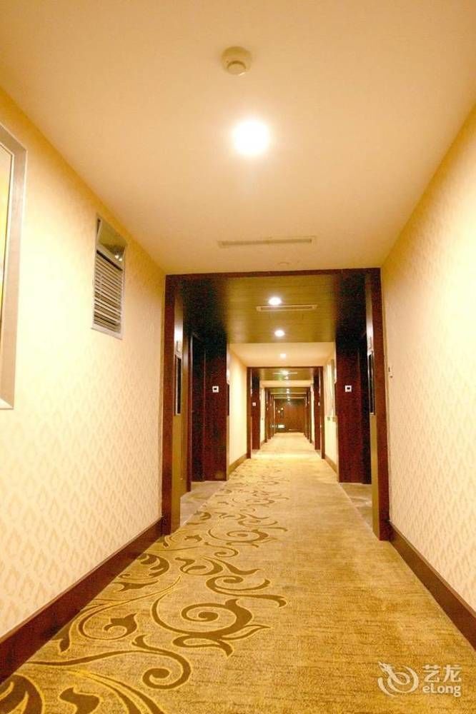 Shunfeng International Hotel Csengtu Kültér fotó