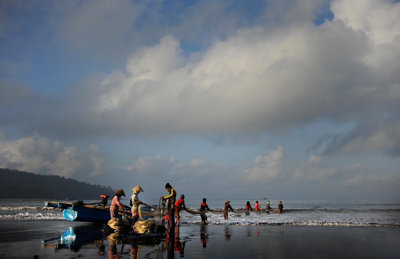 Surya Kencana Seaside Hotel Pangandaran Kültér fotó
