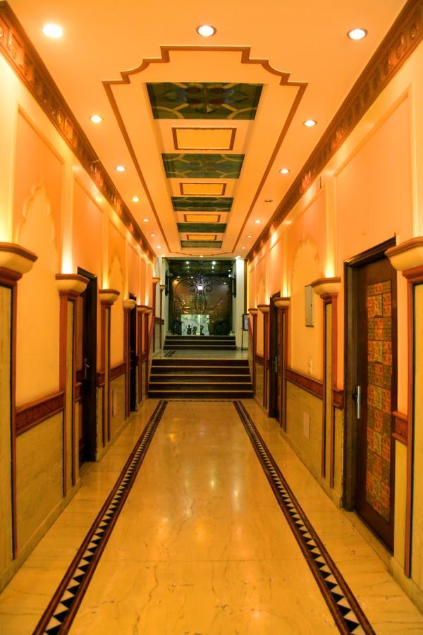 Hotel Vasundhara Palace Risikés Kültér fotó