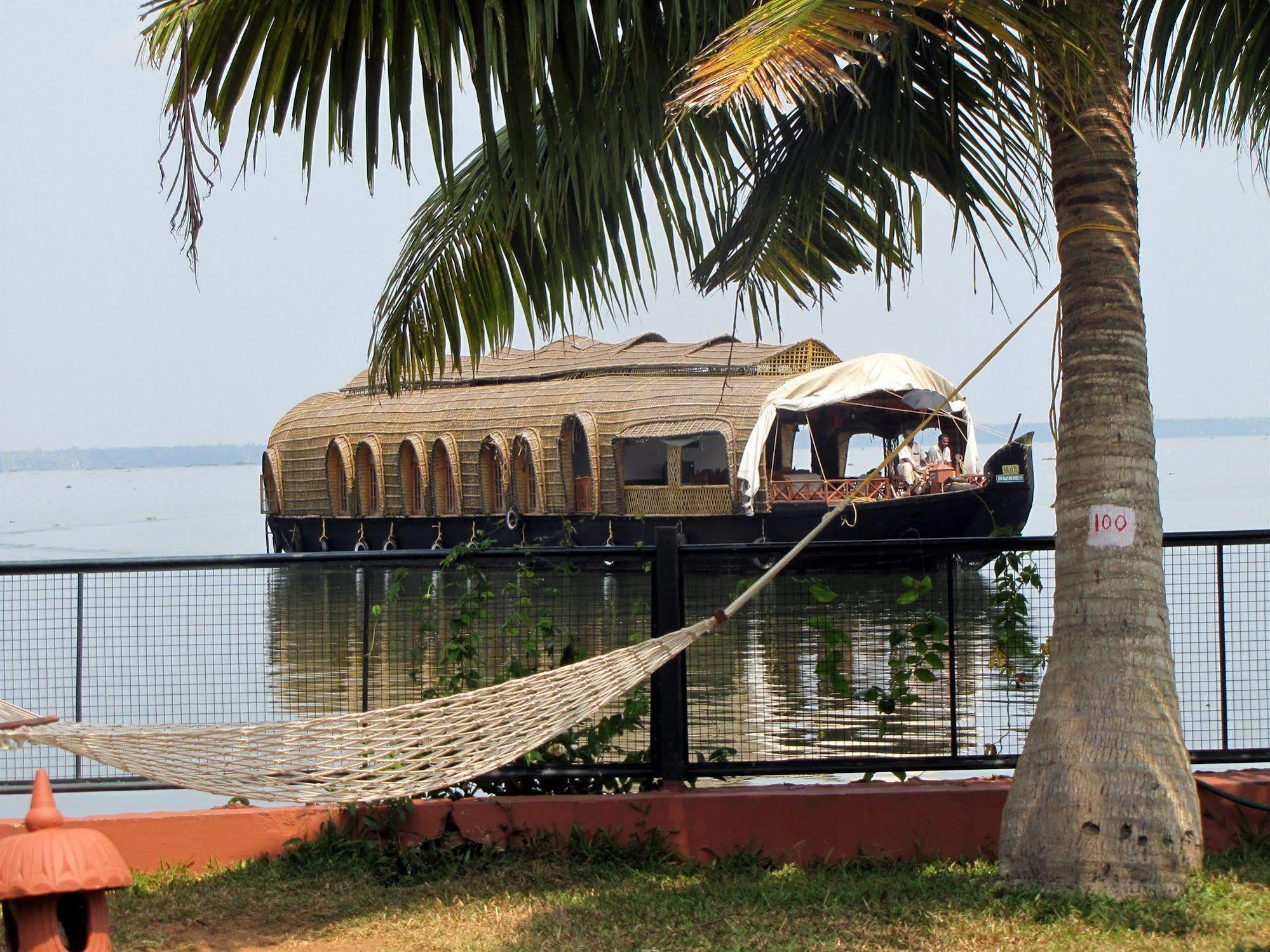 Abad Whispering Palms Hotel Kumarakom Kültér fotó