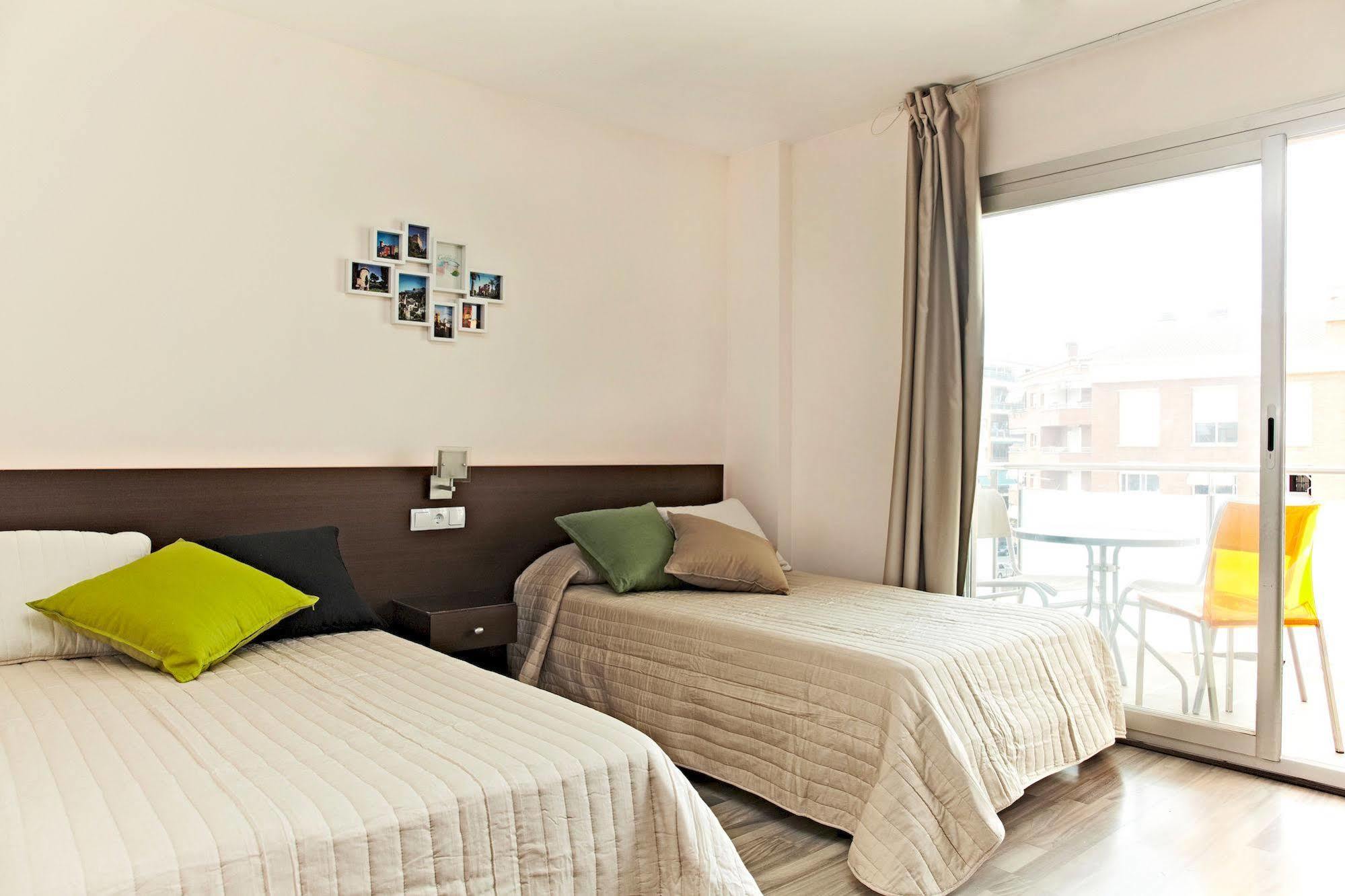 Ginosi Basics Centric Apartel Apartman Castelldefels Kültér fotó