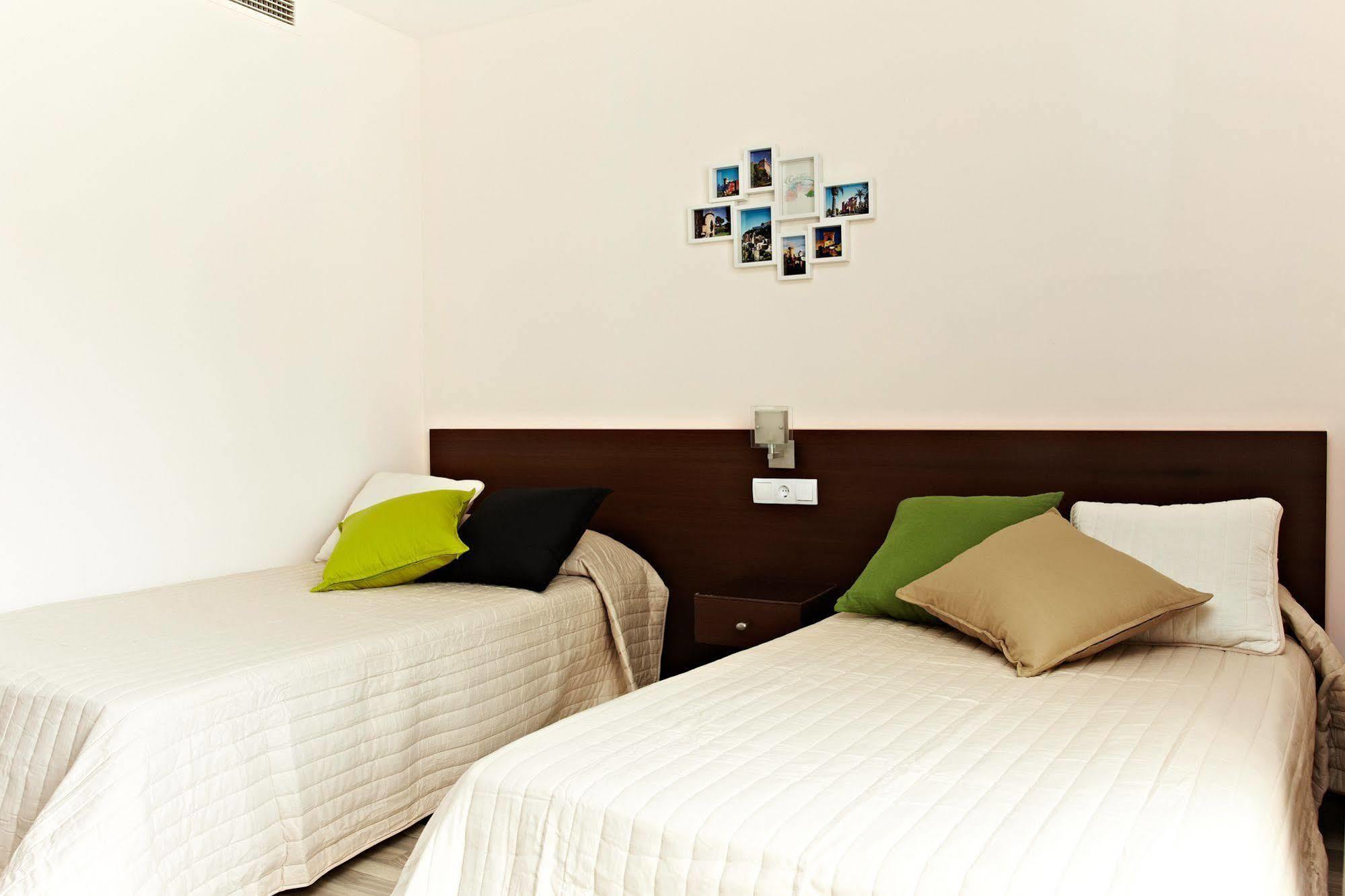Ginosi Basics Centric Apartel Apartman Castelldefels Kültér fotó