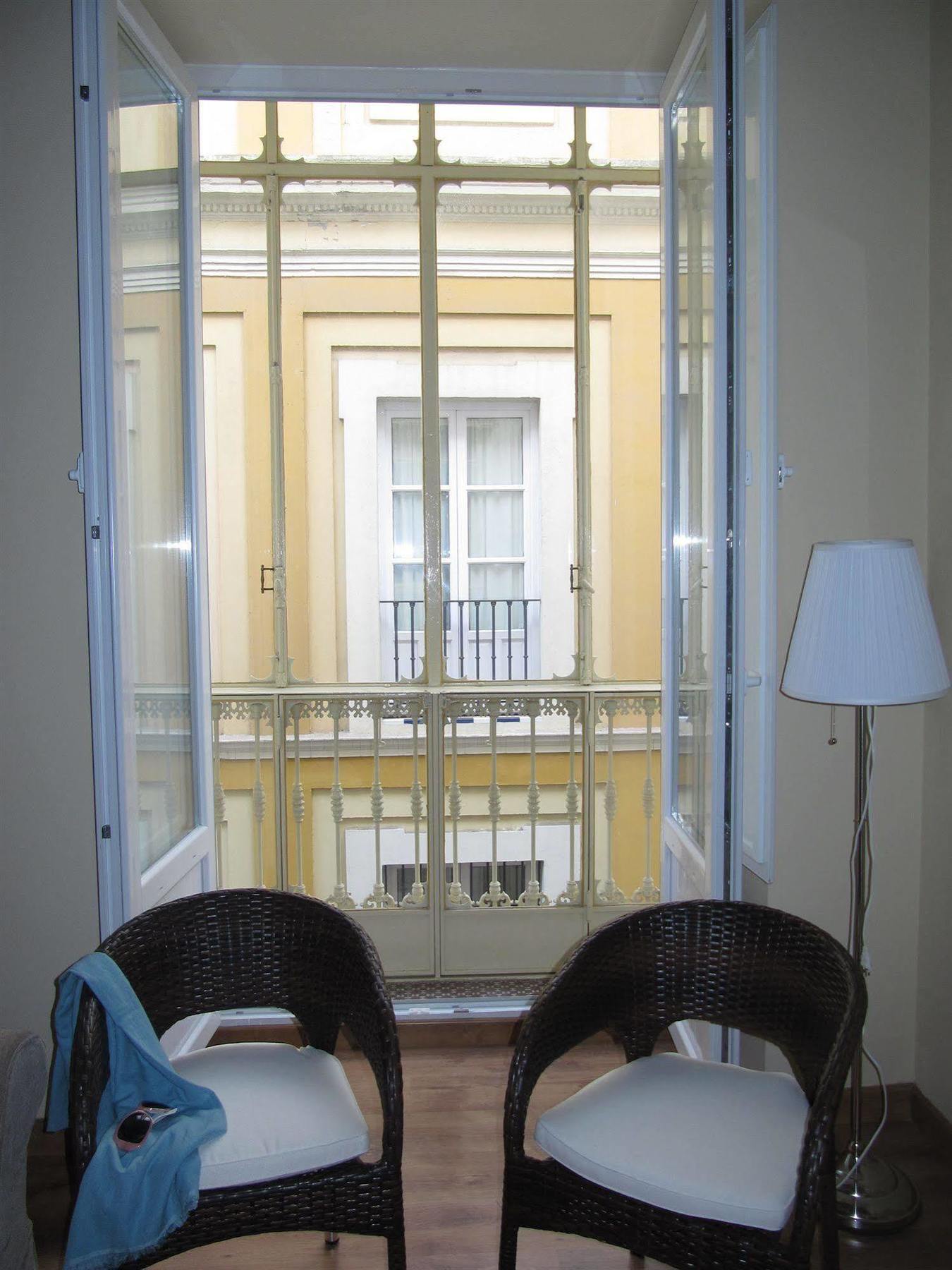 Life Apartments San Vicente Sevilla Kültér fotó