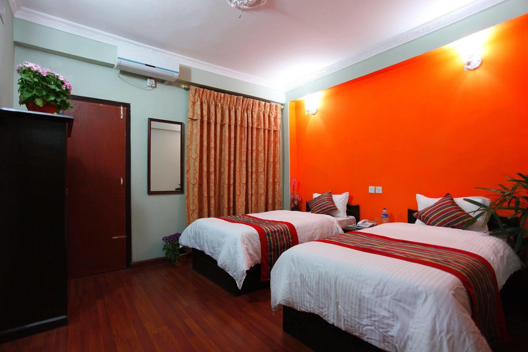 Hotel Dharma Inn Pokhara Kültér fotó