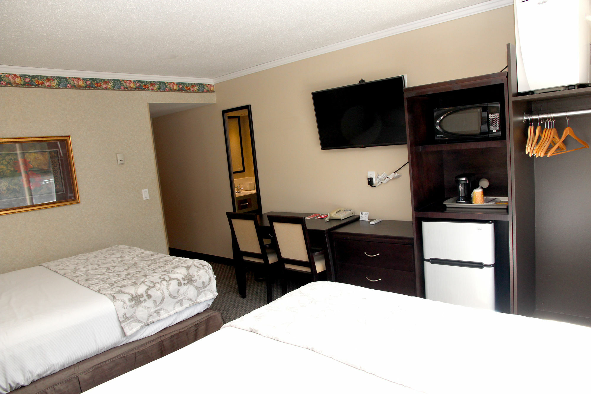Econo Lodge Inn & Suites City Center Red Deer Kültér fotó