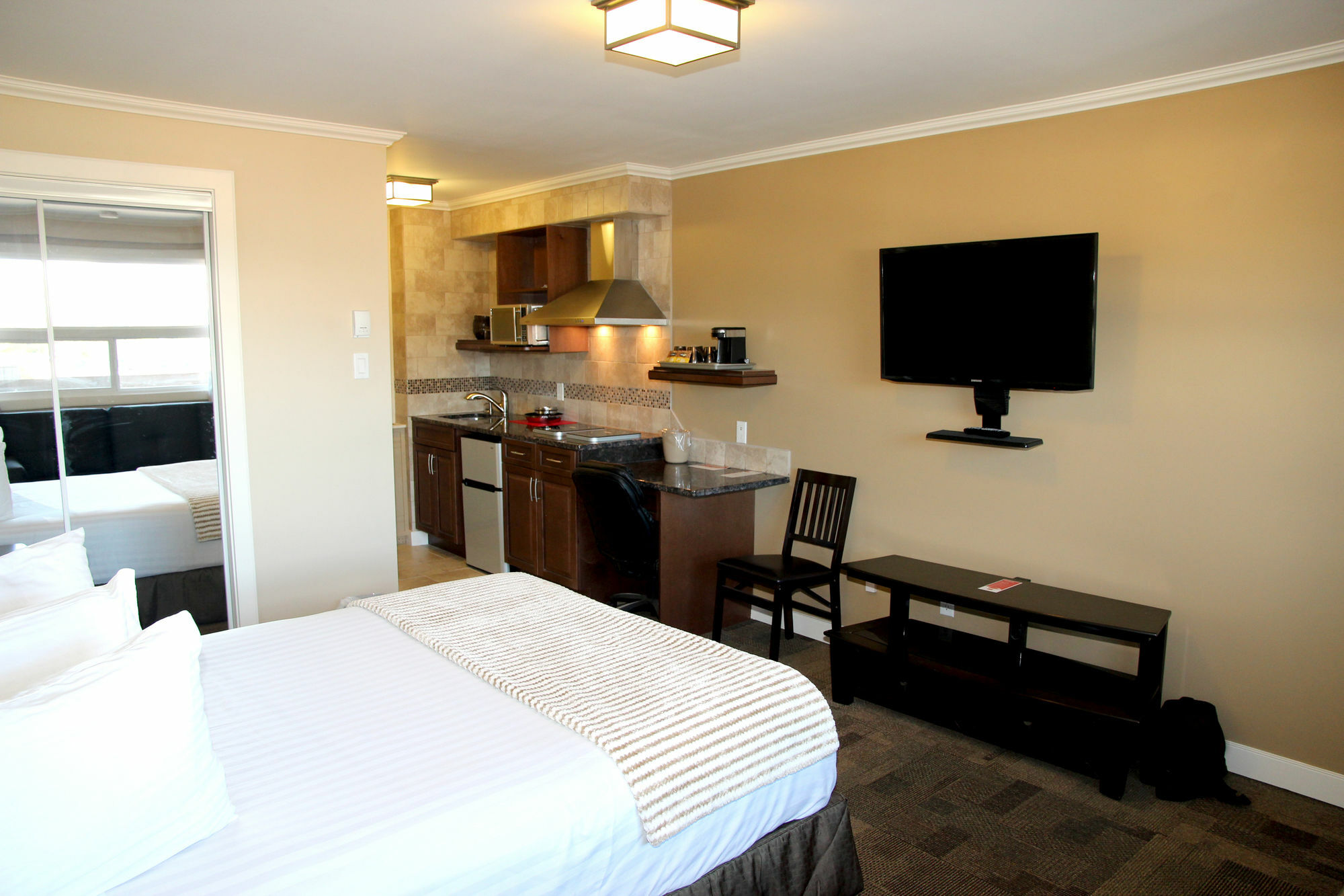Econo Lodge Inn & Suites City Center Red Deer Kültér fotó