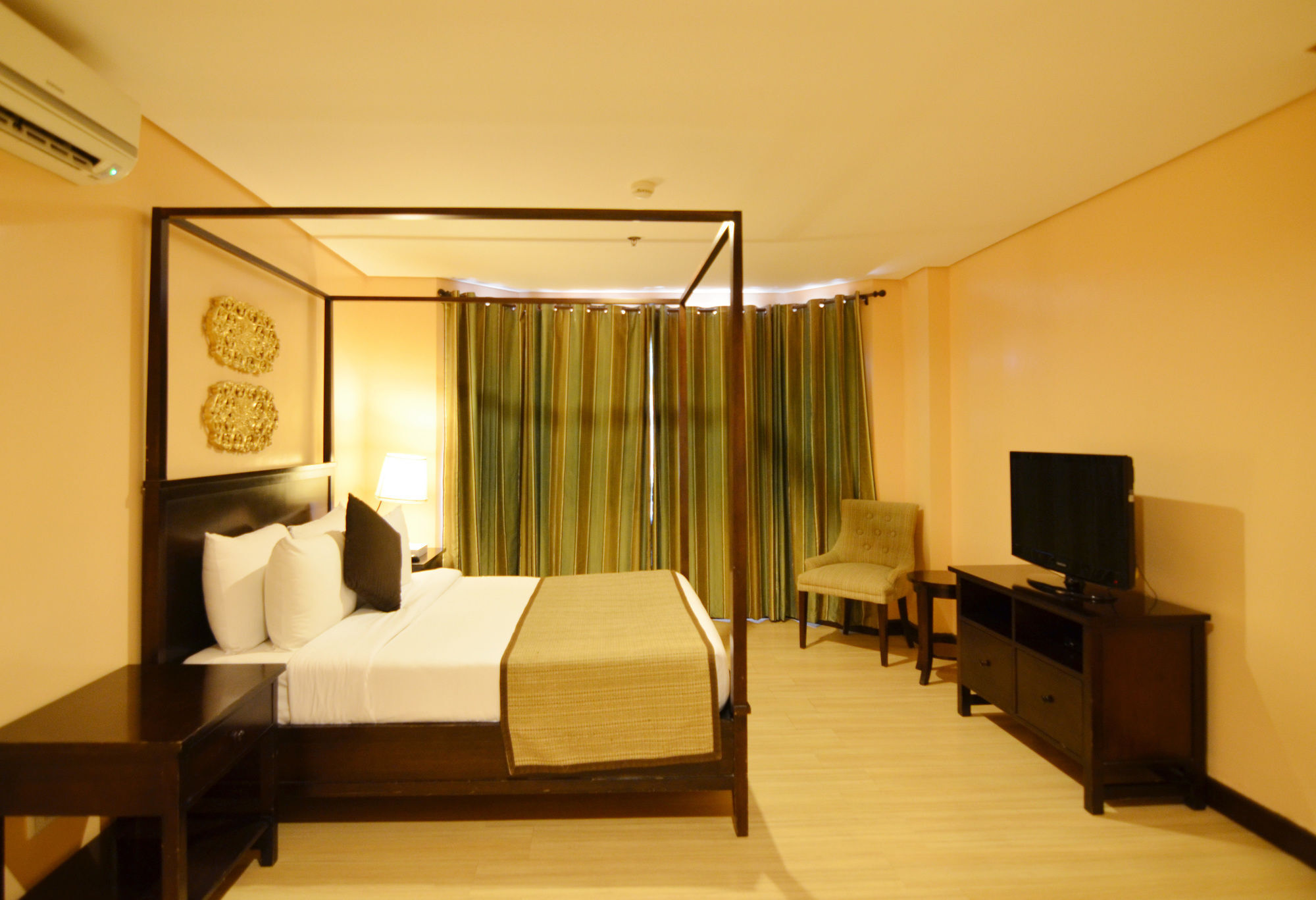 Crosswinds Resort Suites Tagaytay City Kültér fotó