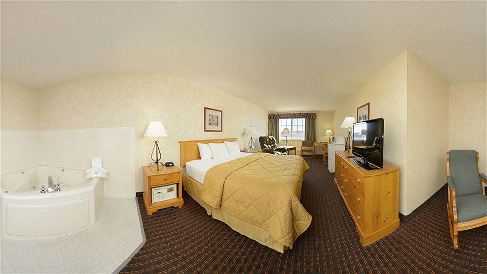 Comfort Inn & Suites Riverview Near Davenport And I-80 Le Claire Kültér fotó