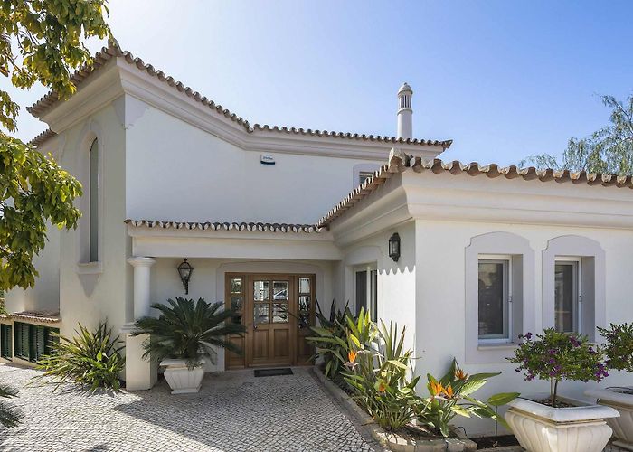 Pinheiros Altos Golf Course Properties for Rent in The Algarve | Quinta do Lago photo