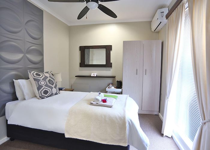 Panorama Medi-Clinic Plattekloof Lodge - Travel Gay photo