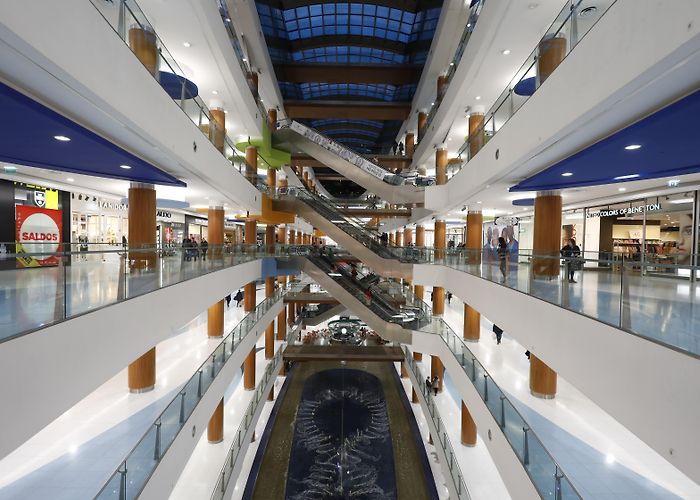 Palacio do Gelo Shopping Palácio do Gelo organiza feira de emprego este fim de semana em Viseu photo