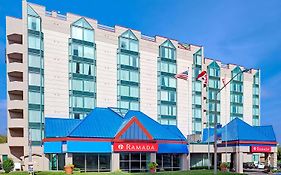 Ramada By Wyndham Niagara Falls/Fallsview Hotel Exterior photo