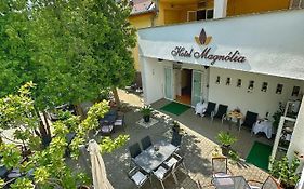 Hotel Magnólia Balatonszepezd Exterior photo