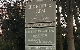 Brickfields Farm Panzió Kirkbymoorside Exterior photo