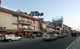 Hotel Waves, Delhi Airport Exterior photo