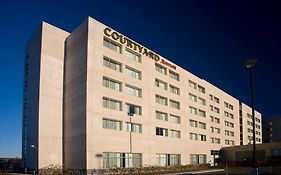 Courtyard By Marriott Montreal Airport Hotel Exterior photo