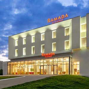 Ramada By Wyndham Targu Jiu Hotel Exterior photo