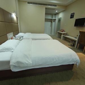 Super 8 Wenzhou Wangjiang Hotel Room photo