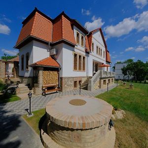Lauber Villa Pécs Exterior photo