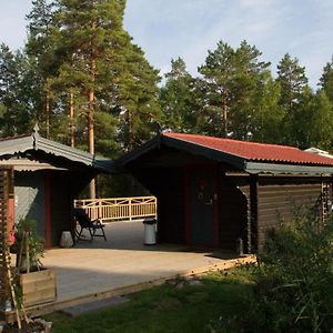 Timber Cottages With Jacuzzi And Sauna Near Lake Vanern Karlstad Exterior photo