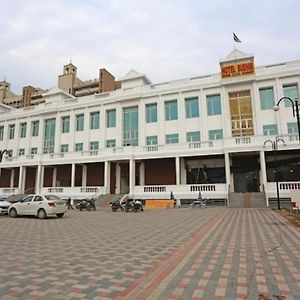 Hotel Sudhir, Szionipat Exterior photo