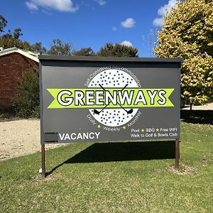 Greenways Holiday Units Tocumwal Exterior photo