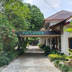 The Garden Family Guest House Powered By Cocotel Bogor Exterior photo