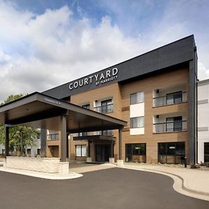 Courtyard Grand Rapids Airport Hotel Exterior photo