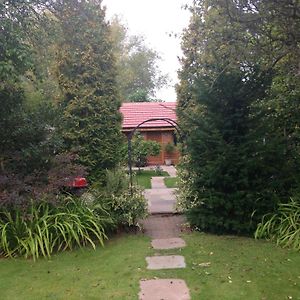 Manor Garden Lodge Wirral Exterior photo