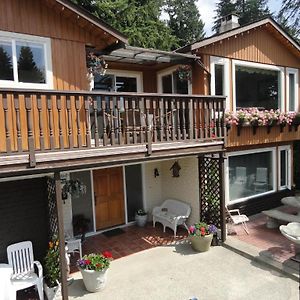 Mountain Bed & Breakfast North Vancouver Exterior photo