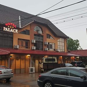 Hotel Palace Zsilvásárhely Exterior photo