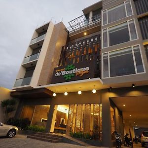 De Boutique Style Hotel Malang Exterior photo