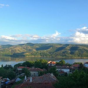 Mihaela Lake Retreat Gnyazdovo Exterior photo