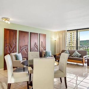 Ekahi Suite At Waikiki Banyan Honolulu Exterior photo