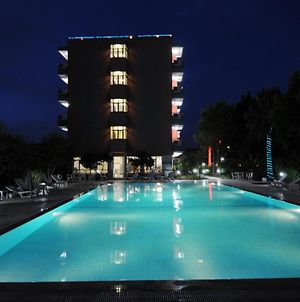 Bellissima Hotel Side Exterior photo
