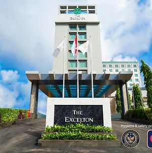The Excelton Hotel Palembang Exterior photo