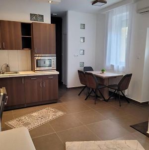 Lovely Apartment With Free Parking Kecskemét Exterior photo