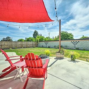 Bright Bakersfield Home With Fire Pit And Yard! Exterior photo