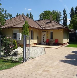 Liget Villa Balatonföldvár Exterior photo